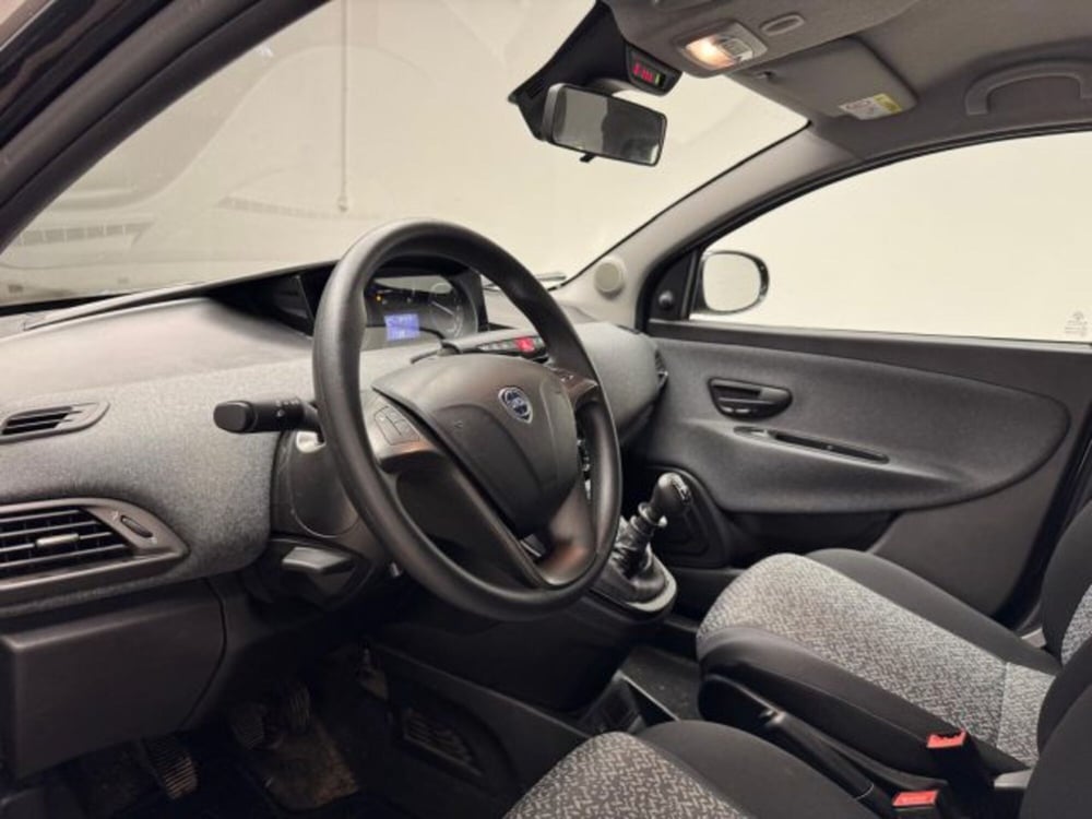 Lancia Ypsilon usata a Biella (13)