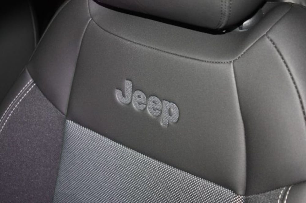 Jeep Avenger nuova a Viterbo (9)