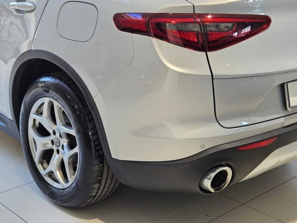 Alfa Romeo Stelvio usata a Napoli (9)