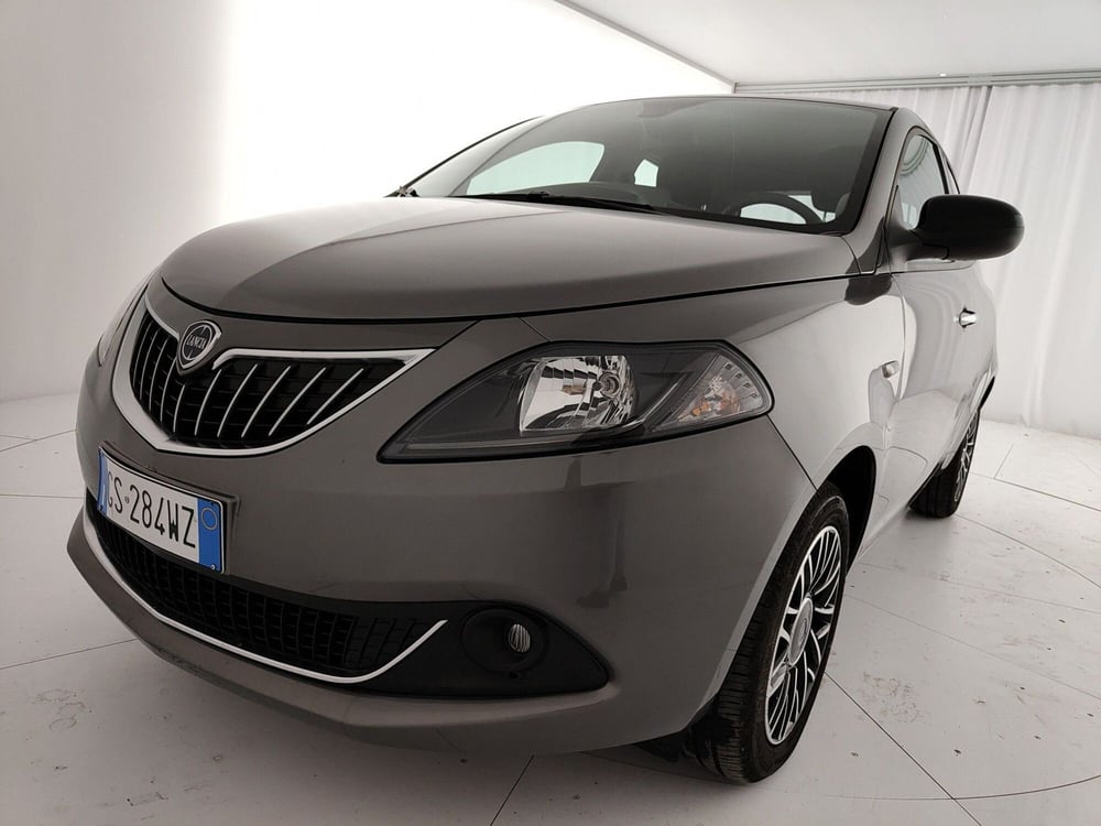 Lancia Ypsilon usata a Caserta (13)