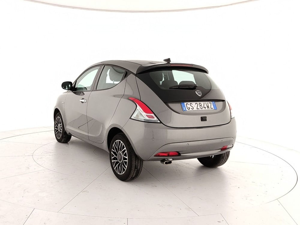 Lancia Ypsilon usata a Caserta (4)