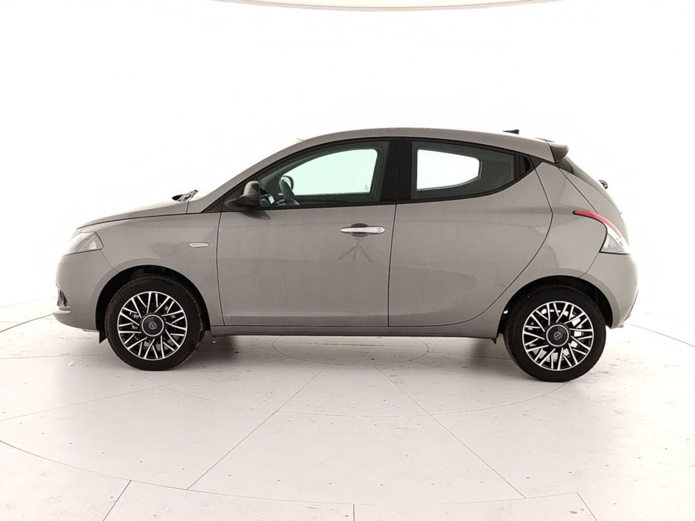 Lancia Ypsilon usata a Caserta (8)