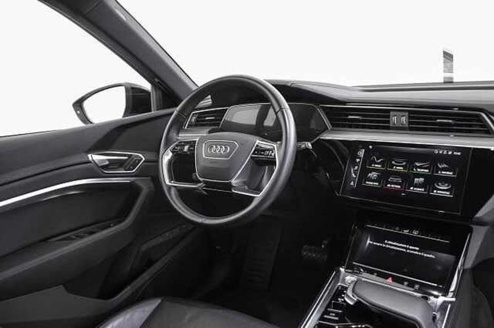 Audi e-tron Sportback usata a Varese (9)