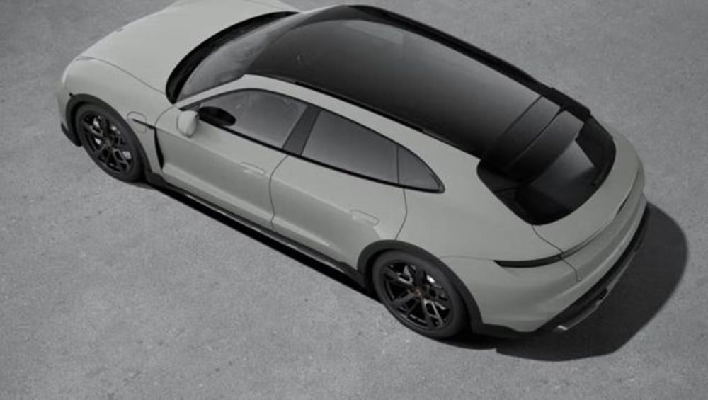 Porsche Taycan Sport Turismo nuova a Livorno (4)