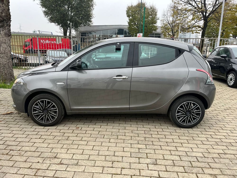 Lancia Ypsilon usata a Milano (4)