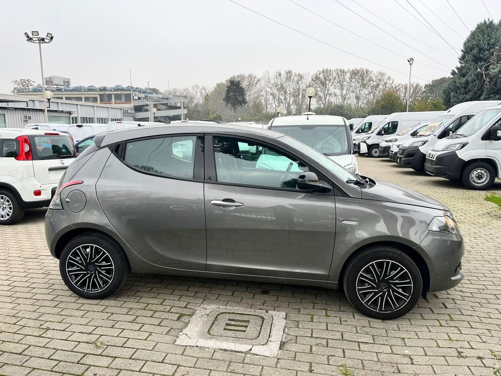 Lancia Ypsilon usata a Milano (5)