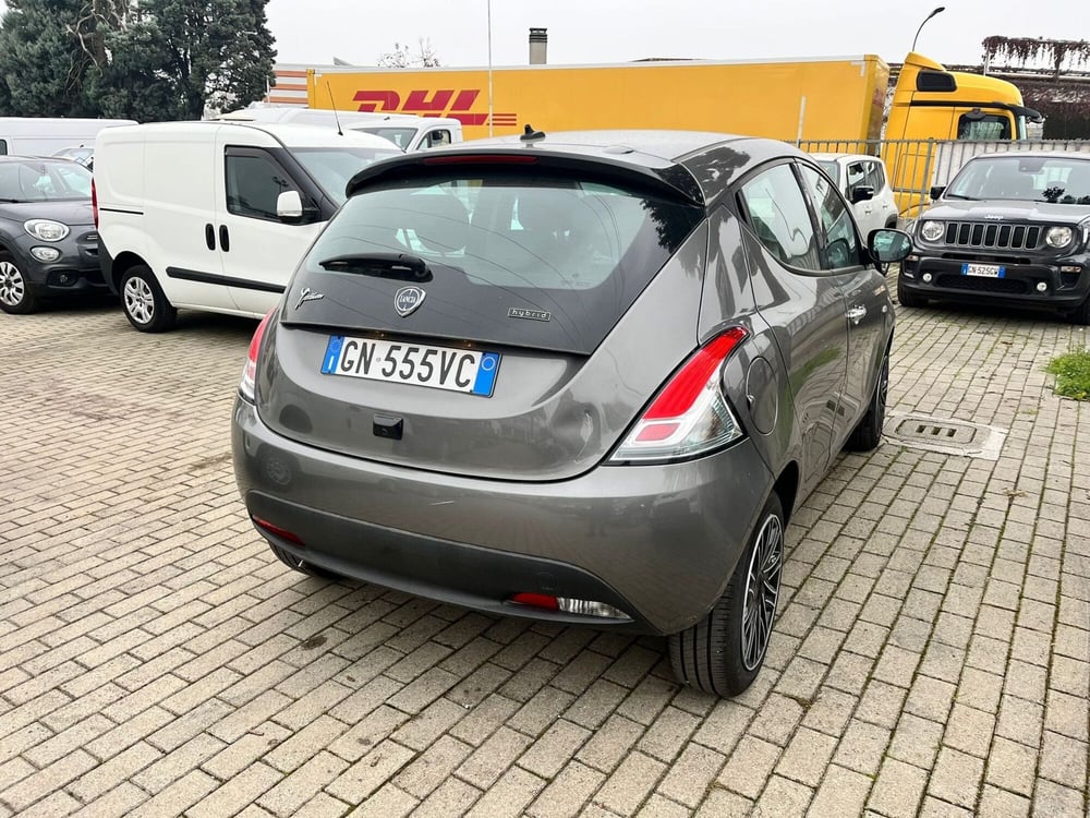 Lancia Ypsilon usata a Milano (7)