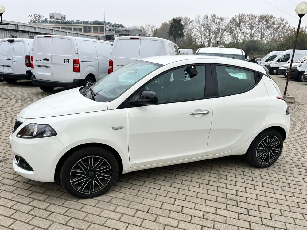 Lancia Ypsilon usata a Milano (4)