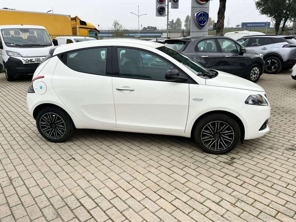 Lancia Ypsilon usata a Milano (5)