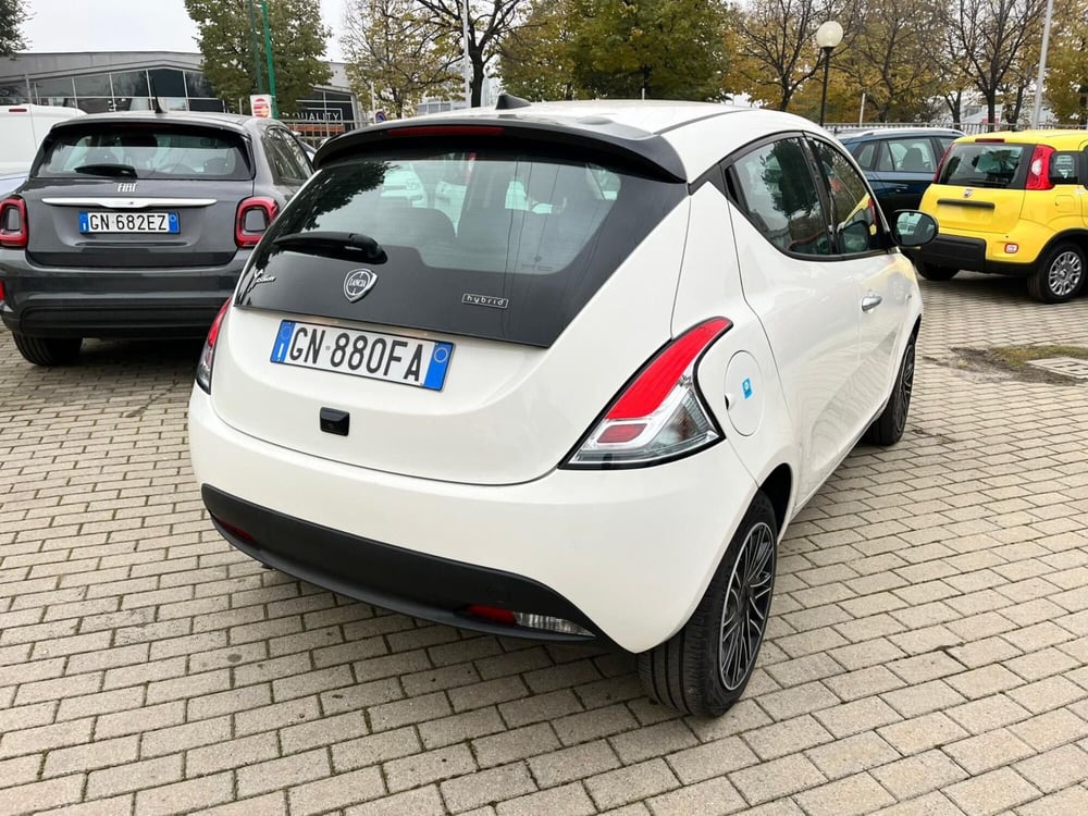 Lancia Ypsilon usata a Milano (7)