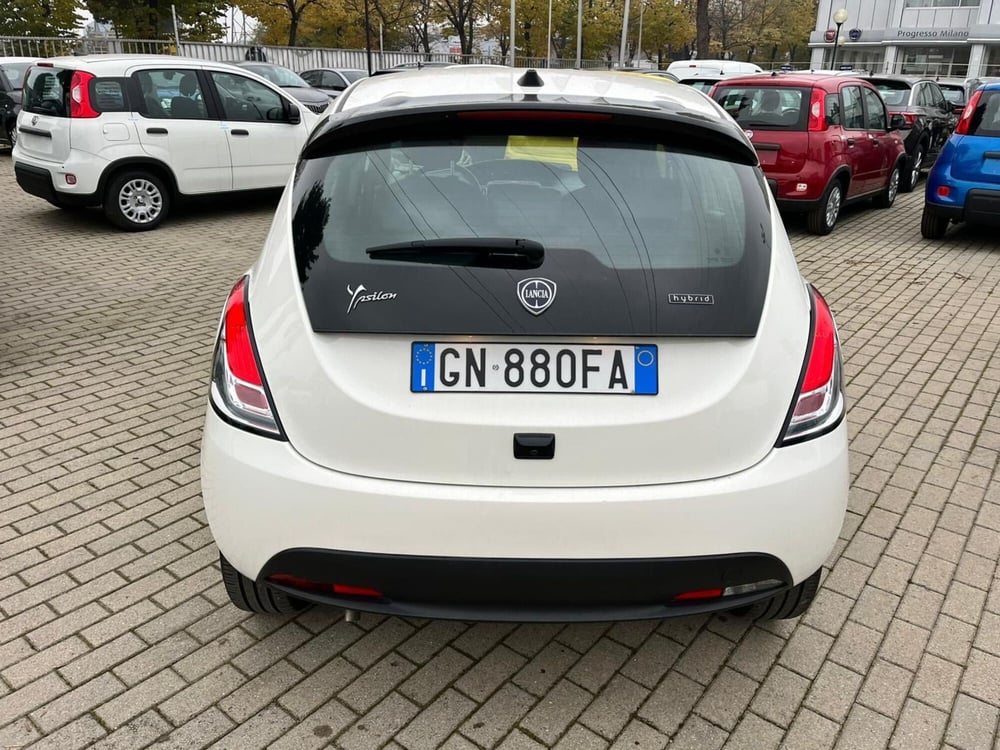 Lancia Ypsilon usata a Milano (8)