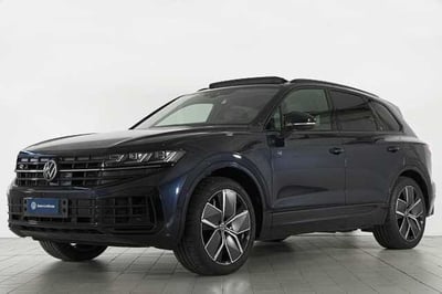 Volkswagen Touareg 3.0 V6 TSI eHybrid 462 CV R  del 2023 usata a Lipomo