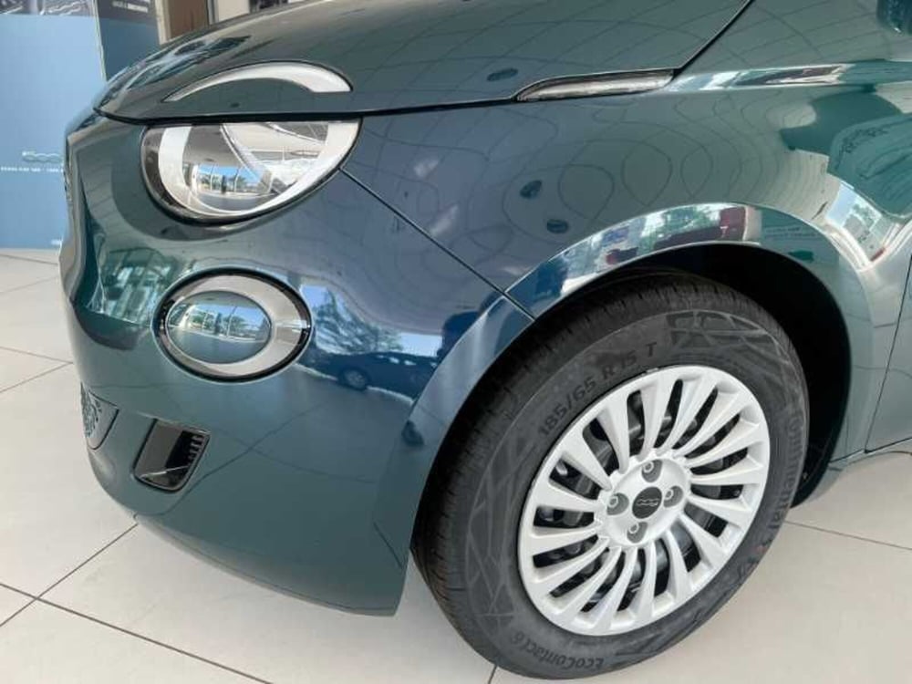 Fiat 500e nuova a Lecce (7)