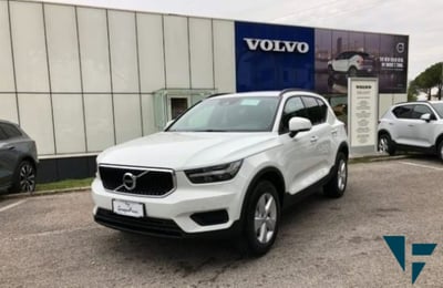 Volvo XC40 T2 Geartronic Momentum Core  del 2021 usata a Tavagnacco