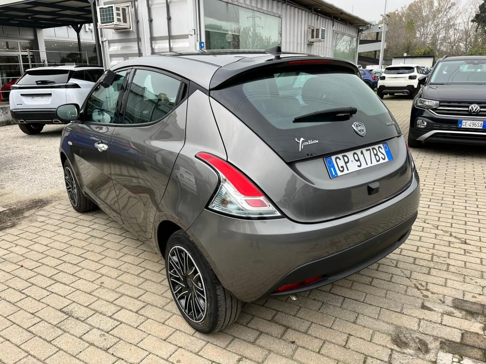 Lancia Ypsilon usata a Milano (5)