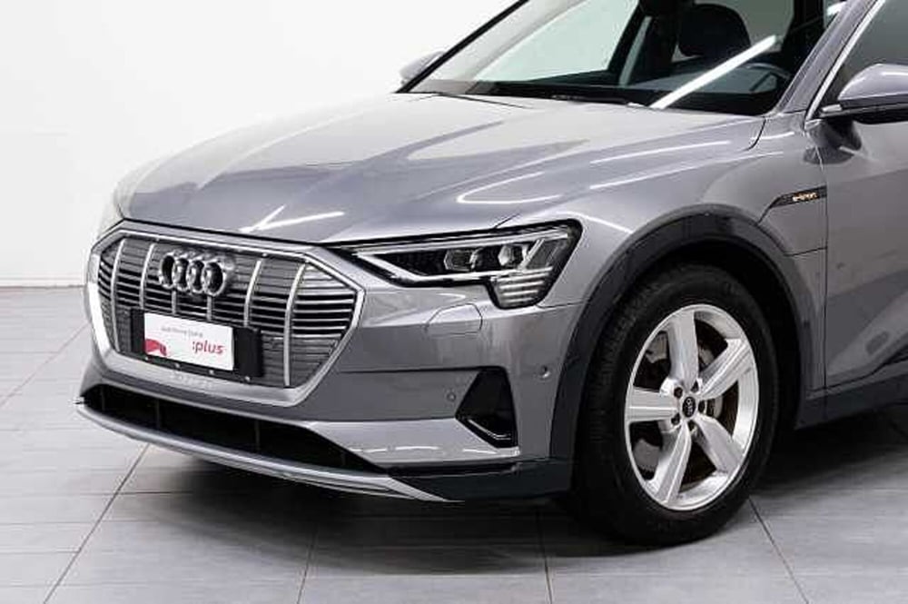 Audi e-tron usata a Como (14)