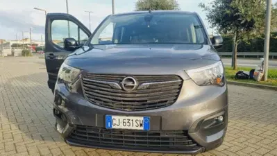 Opel Combo-e Life 50kWh Elegance Plus del 2023 usata a Savona