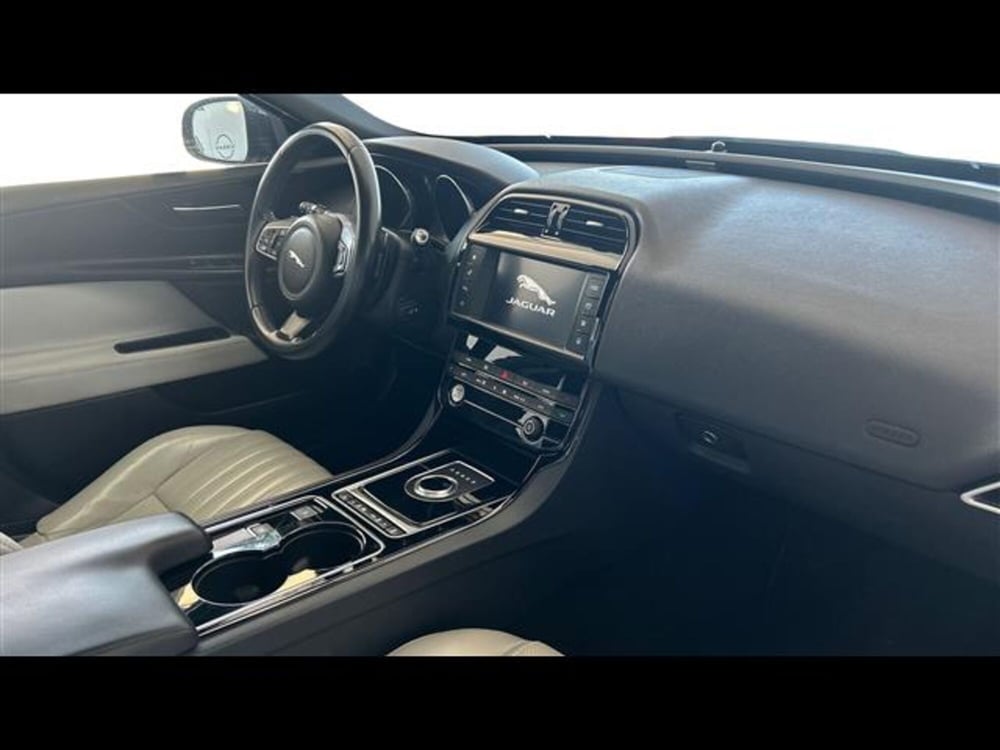 Jaguar XE usata a Agrigento (11)