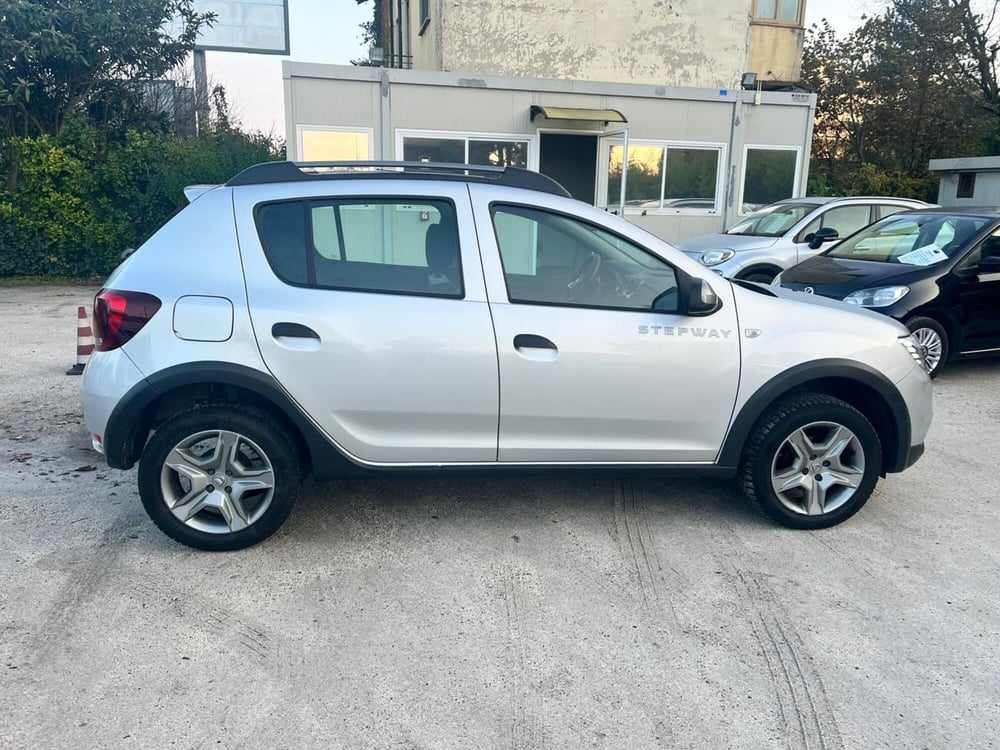 Dacia Sandero usata a Milano (6)