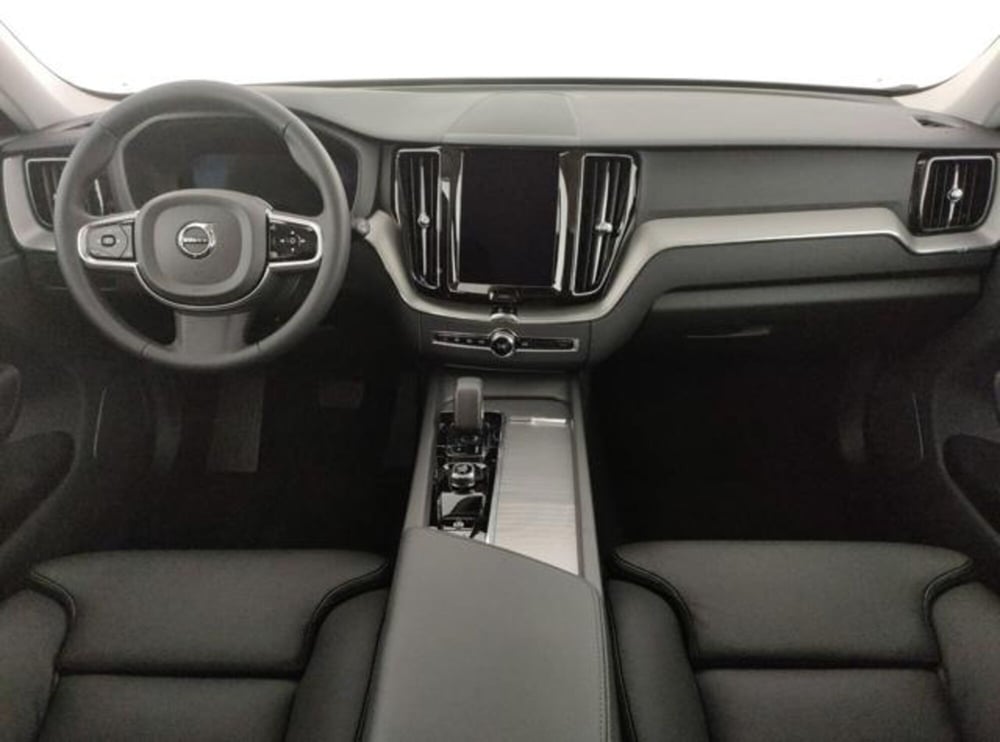 Volvo XC60 nuova a Modena (10)