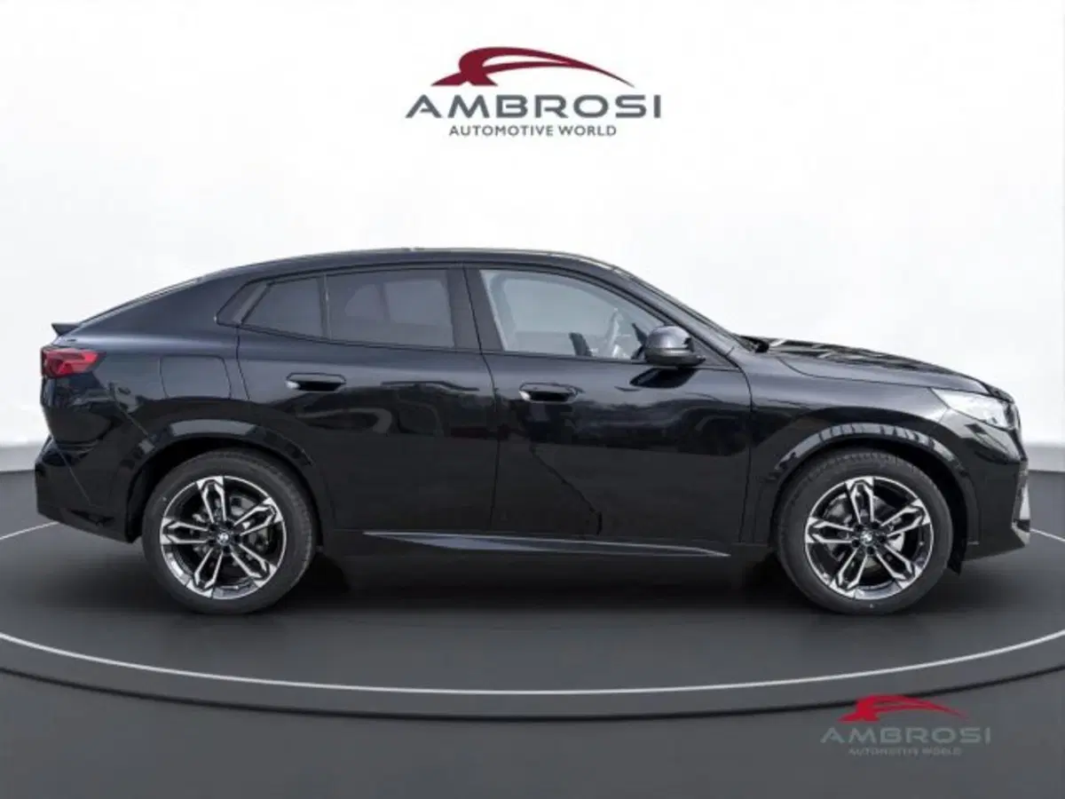 BMW iX2 nuova a Perugia (5)