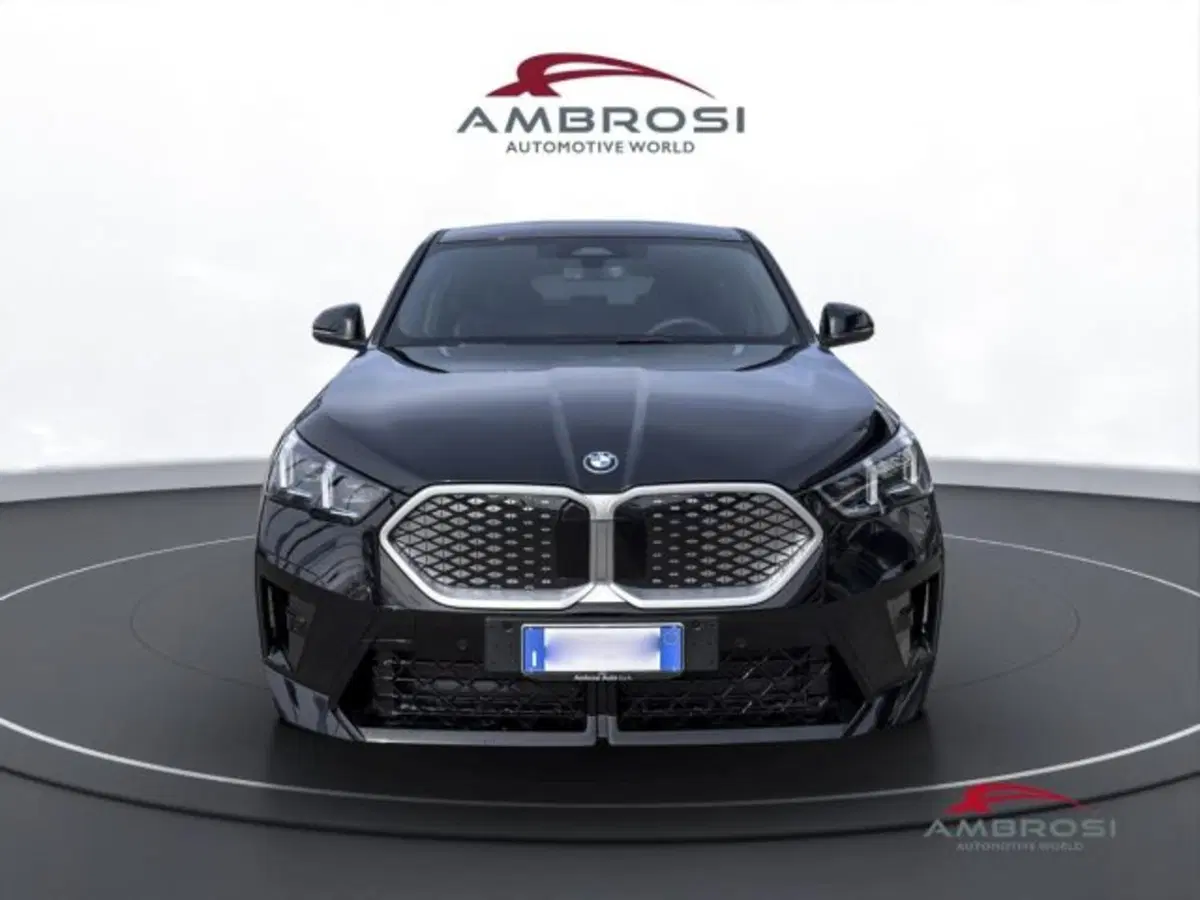 BMW iX2 nuova a Perugia (7)