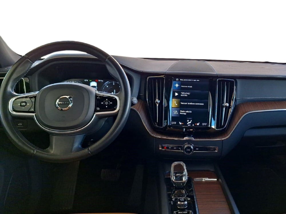 Volvo XC60 usata a Bari (9)