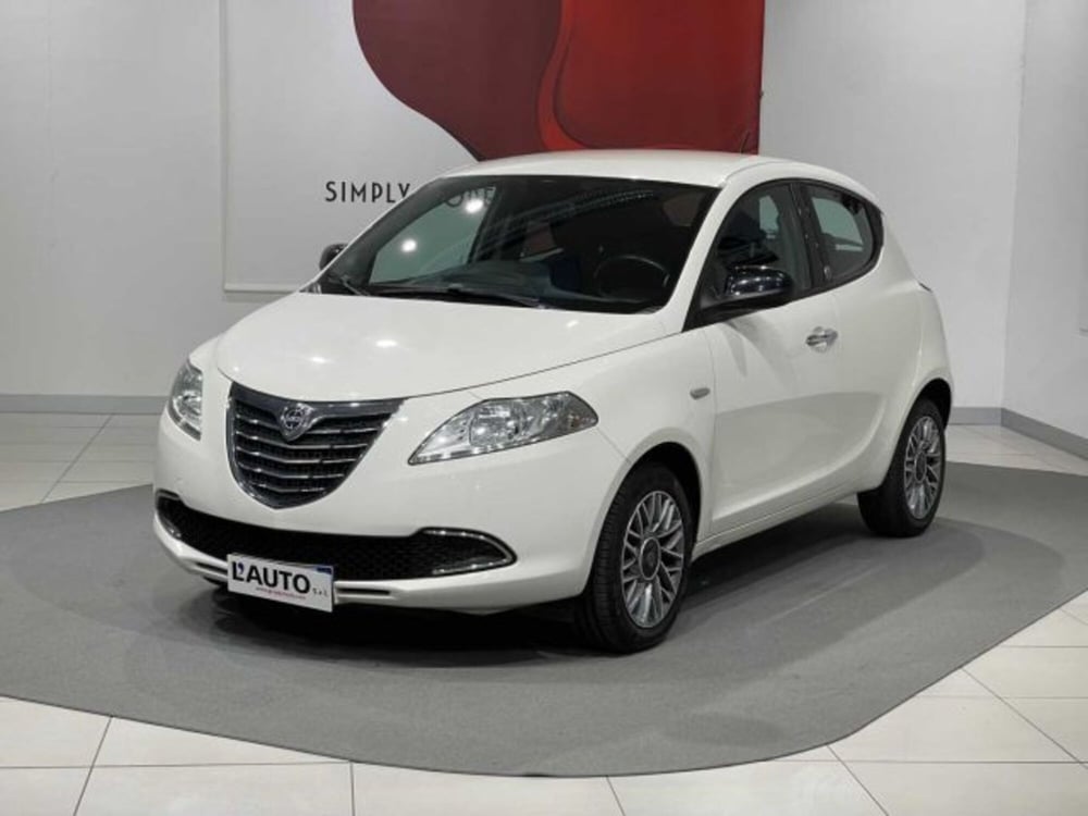 Lancia Ypsilon usata a Sondrio