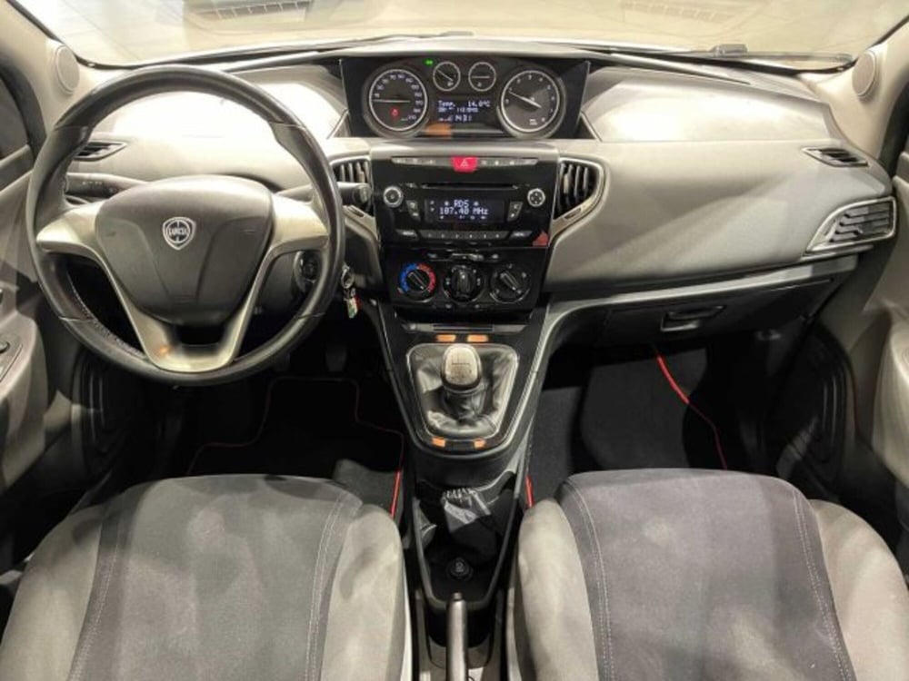 Lancia Ypsilon usata a Sondrio (12)