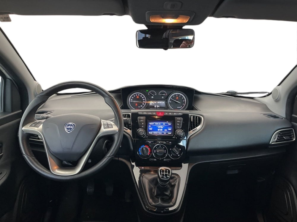 Lancia Ypsilon usata a Torino (14)