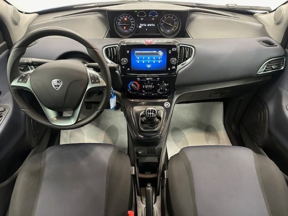 Lancia Ypsilon usata a Prato (10)