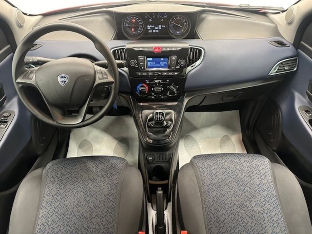 Lancia Ypsilon usata a Prato (11)