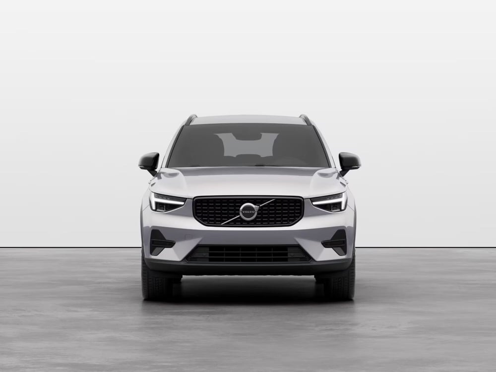 Volvo XC40 nuova a Bari (3)