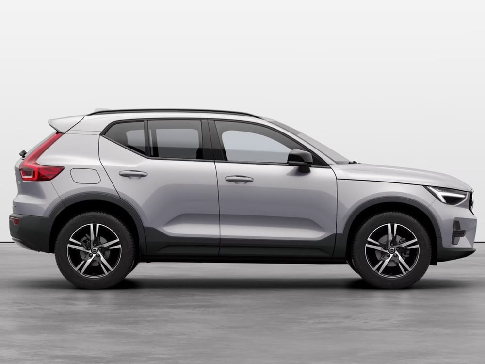 Volvo XC40 nuova a Bari (5)