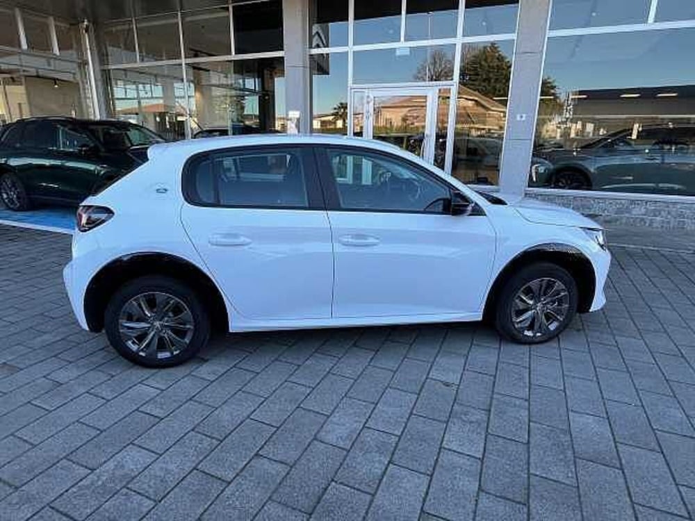 Peugeot 208 nuova a Milano (4)