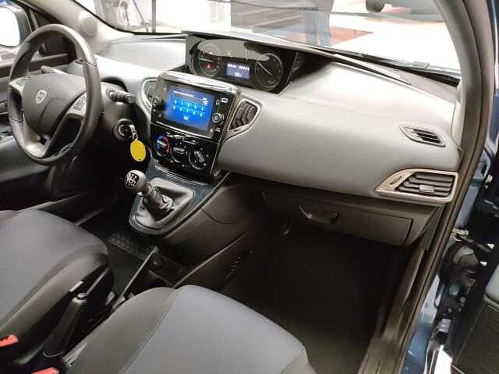 Lancia Ypsilon usata a Teramo (12)