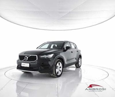 Volvo XC40 T2 Momentum Core  del 2022 usata a Corciano