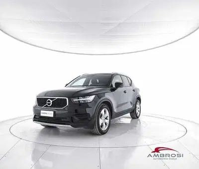 Volvo XC40 T2 Geartronic Momentum del 2021 usata a Viterbo