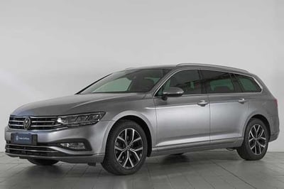 Volkswagen Passat Variant 2.0 TDI DSG Executive BlueMotion Tech.  del 2022 usata a Lipomo