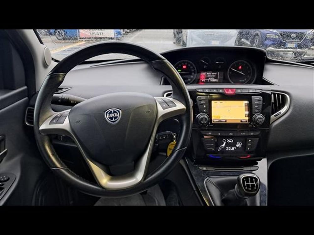 Lancia Ypsilon usata a Asti (12)