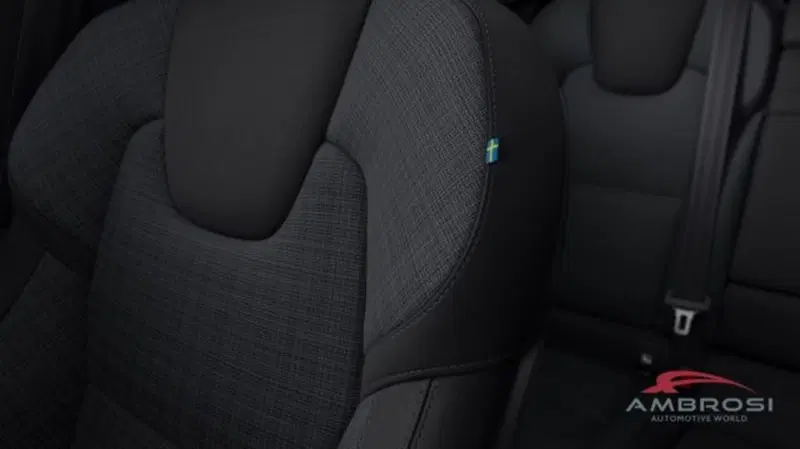 Volvo XC60 nuova a Perugia (3)
