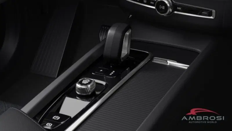 Volvo XC60 nuova a Perugia (6)