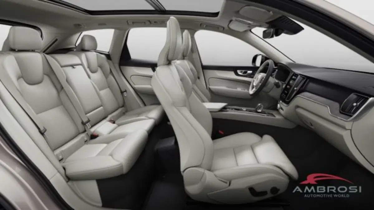 Volvo XC60 nuova a Perugia (6)