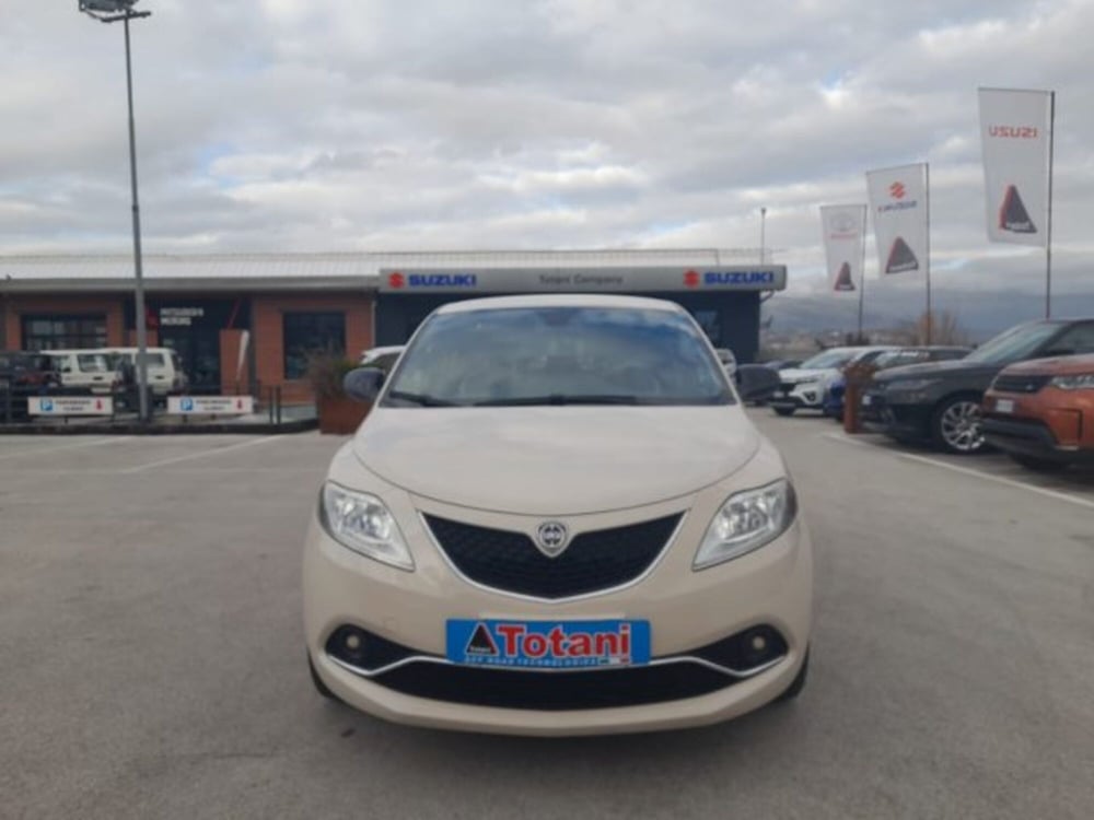 Lancia Ypsilon usata a L'Aquila (4)