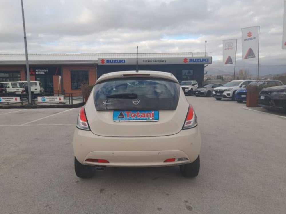 Lancia Ypsilon usata a L'Aquila (10)