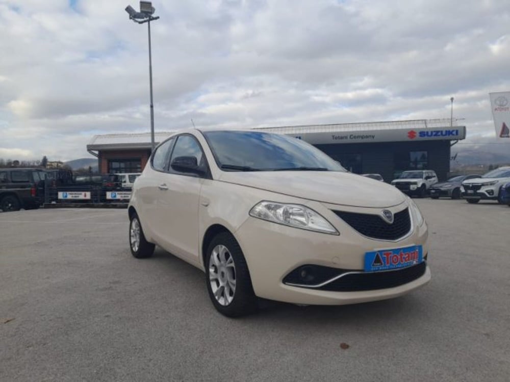 Lancia Ypsilon usata a L'Aquila (3)