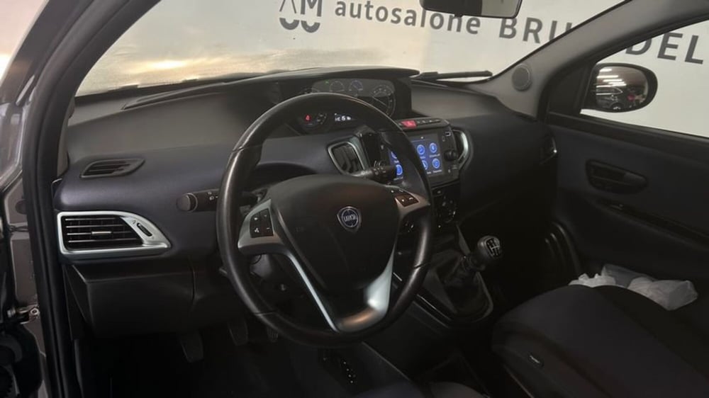 Lancia Ypsilon usata a Lecco (7)