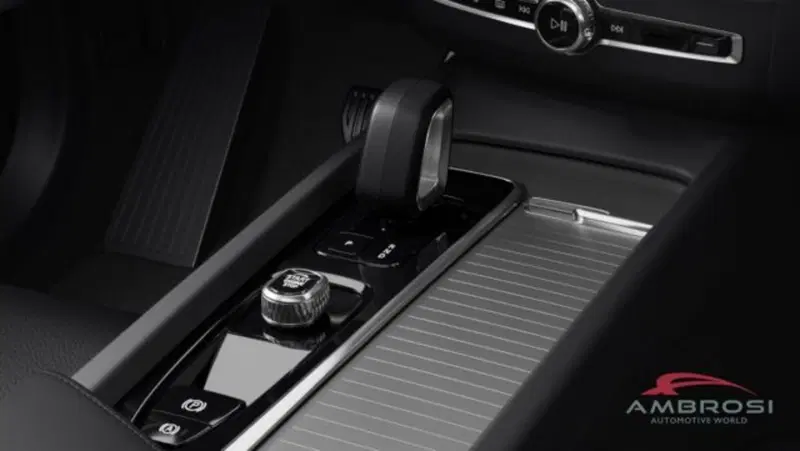 Volvo XC60 nuova a Perugia (12)