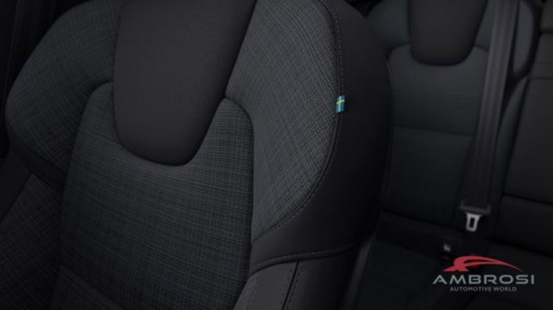 Volvo XC60 nuova a Perugia (2)