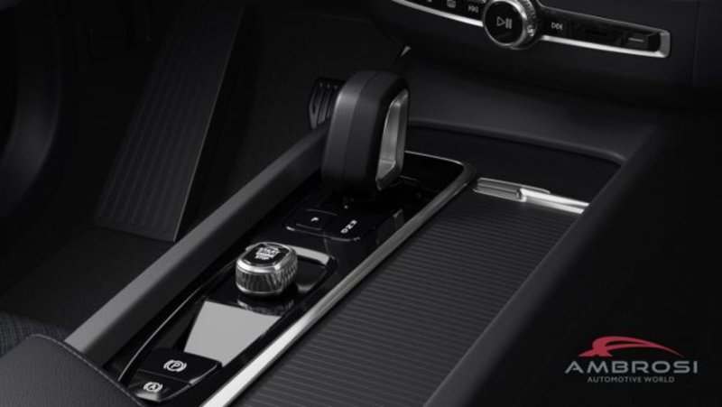 Volvo XC60 nuova a Perugia (6)